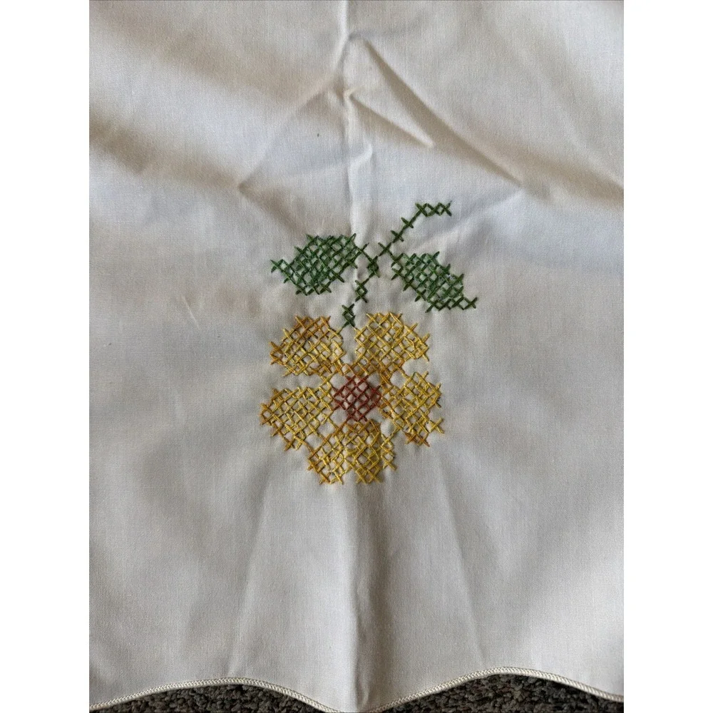 Vintage Tablecloth Hand-Embroidery Floral 50